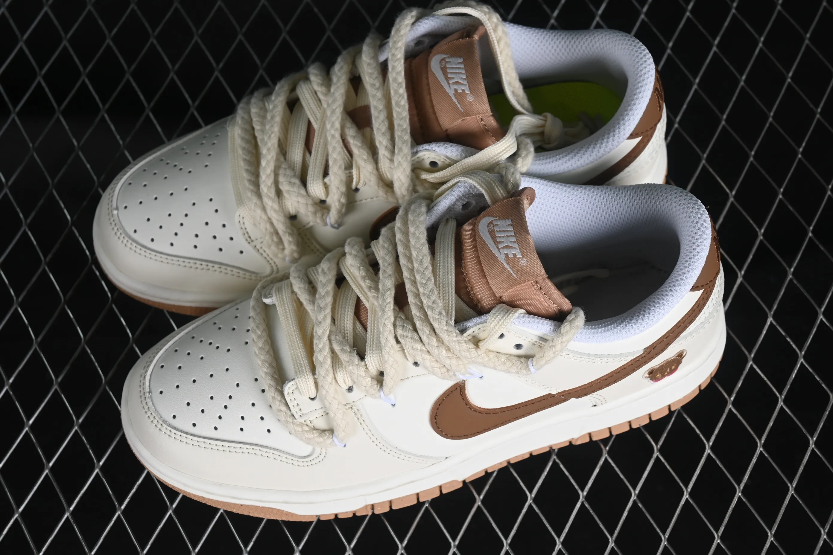 All Categories Nk SB Dunk Series Nk SB Dunk Low Low-top Sneakers Nk Dunk Low Next Nature "Hemp" Trick-or-treat Doll Soybean Milk Bear Maillard Simple and Versatile SB Strap Low-top Casual Sneakers DD1873-200